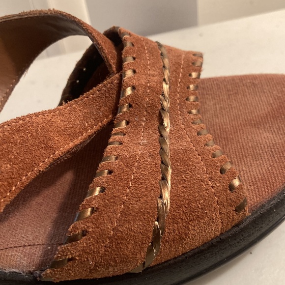 Naturalizer Sz 9 Brown Leather Slip On Sandals With Wedge Heels - Picture 9 of 9